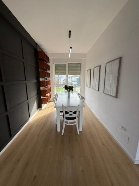 Tirane, shitet Vile 4+1+Ballkon Kati 3, 196 m² 399.000 € (Shefqet Ndroqi)