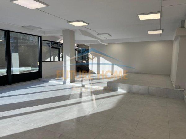 Tirane, jepet me qera ambjent biznesi Kati 1, 260 m² 2.500 € (21 Dhjetori)