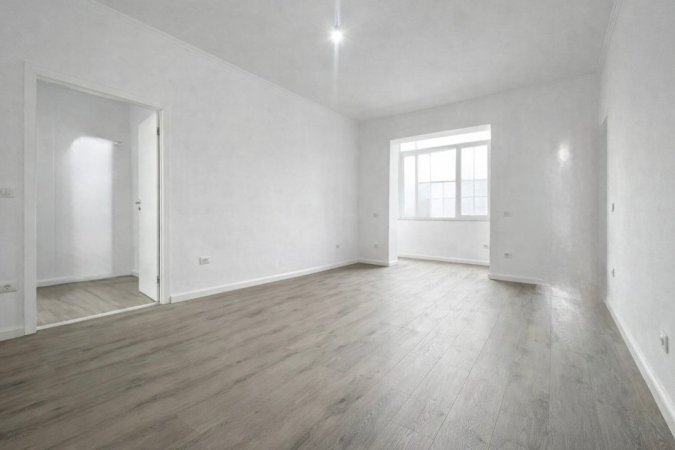 Tirane, shitet apartament 1+1+Ballkon Kati 5, 68 m² 130.000 € (Rruga e Kavajës)