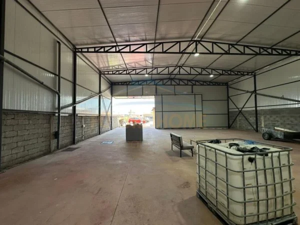 Tirane, jepet me qera magazine , 350 m² 1.200 € (Kamez)