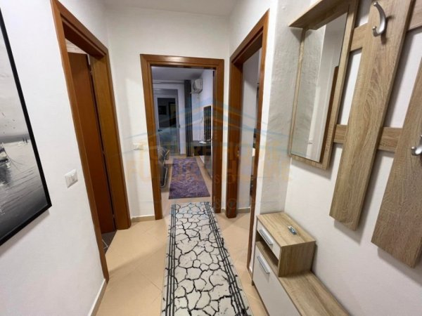 Tirane, jepet me qera apartament 1+1+Ballkon Kati 3, 55 m² 550 € (Liqeni Thate)