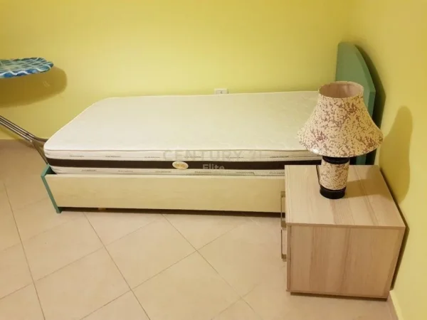 Tirane, jepet me qera apartament 2+1+Ballkon Kati 4, 94 m² 700 € (rruga e barrikadave)