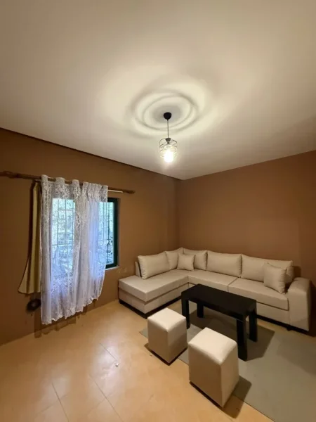 Tirane, jepet me qera apartament 2+1 Kati 1, 90 m² 550 € (Rruga Bill Klinton, Mbi Kristal Center ,Tiranë)