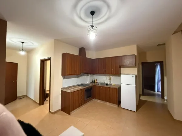 Tirane, jepet me qera apartament 2+1 Kati 1, 90 m² 550 € (Rruga Bill Klinton, Mbi Kristal Center ,Tiranë)