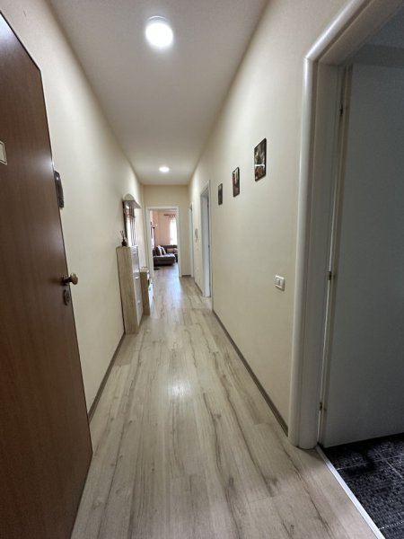 Tirane, jepet me qera apartament 2+1+Ballkon Kati 2, 100 m² 700 € (Liqeni ,Tiranë)