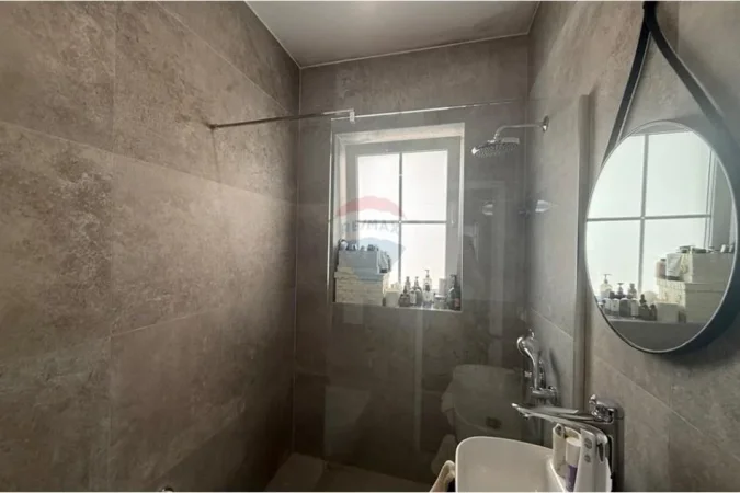 Tirane, jepet me qera apartament 1+1 Kati 5, 57 m² 800 € (Garda)