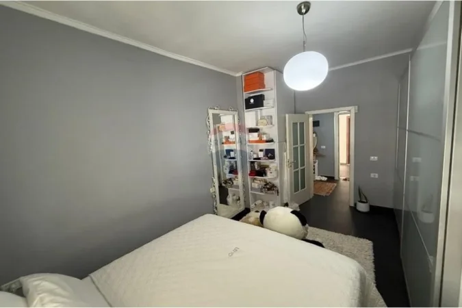 Tirane, jepet me qera apartament 1+1 Kati 5, 57 m² 800 € (Garda)