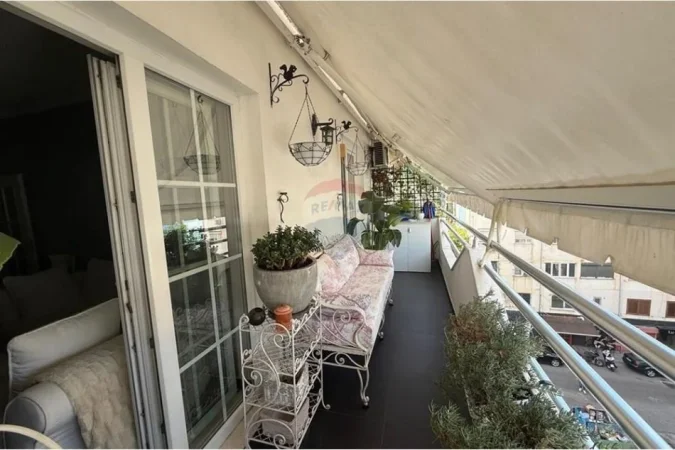 Tirane, jepet me qera apartament 1+1 Kati 5, 57 m² 800 € (Garda)