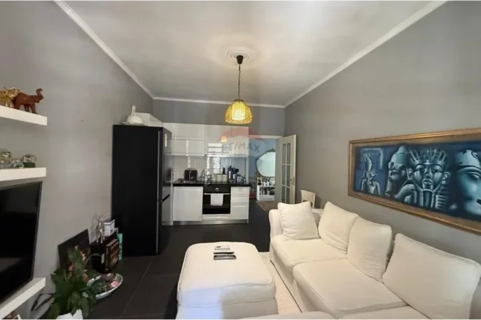 Tirane, jepet me qera apartament 1+1 Kati 5, 57 m² 800 € (Garda)