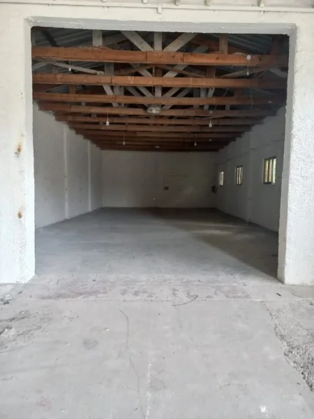 SHITET MAGAZINE  284 m² 365.000 € (Vaqarr)