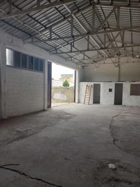 SHITET MAGAZINE  284 m² 365.000 € (Vaqarr)