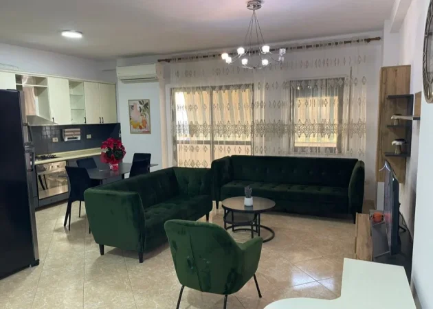 Tirane, jepet me qera apartament 2+1 Kati 4, 102 m² 700 € (Komuna e parisit, perballe Delish Fish)