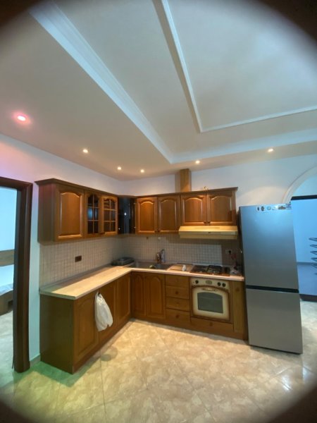 Jepet me Qera Apartament 2+1+2 prane Shkolles Harry Fultz tek Stacioni i Trenit,   600 €uro