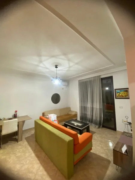 Jepet me Qera Apartament 2+1+2 prane Shkolles Harry Fultz tek Stacioni i Trenit,   600 €uro