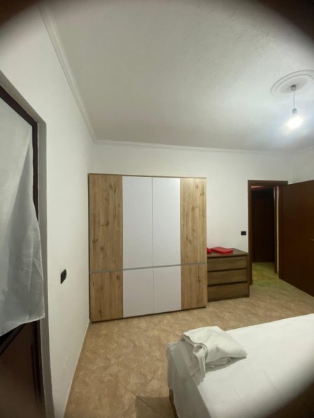 Jepet me Qera Apartament 2+1+2 prane Shkolles Harry Fultz tek Stacioni i Trenit,   600 €uro