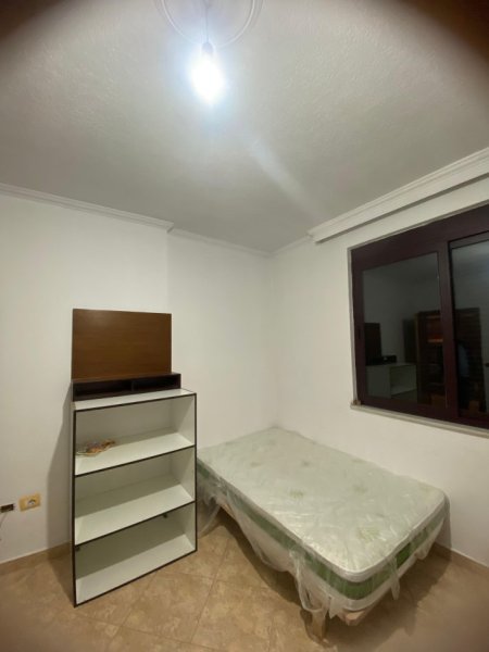 Jepet me Qera Apartament 2+1+2 prane Shkolles Harry Fultz tek Stacioni i Trenit,   600 €uro
