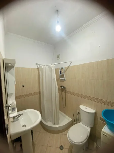 Jepet me Qera Apartament 2+1+2 prane Shkolles Harry Fultz tek Stacioni i Trenit,   600 €uro