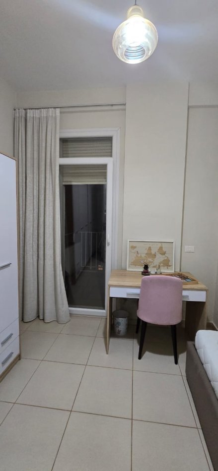 Tirane, jepet me qera apartament 2+1 Kati 2, 100 m² 900 € (Kopshti Zoologjik)