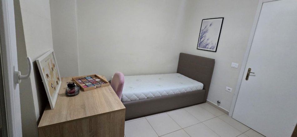 Tirane, jepet me qera apartament 2+1 Kati 2, 100 m² 900 € (Kopshti Zoologjik)