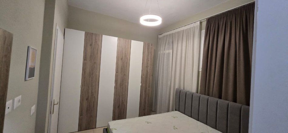 Tirane, jepet me qera apartament 2+1 Kati 2, 100 m² 900 € (Kopshti Zoologjik)
