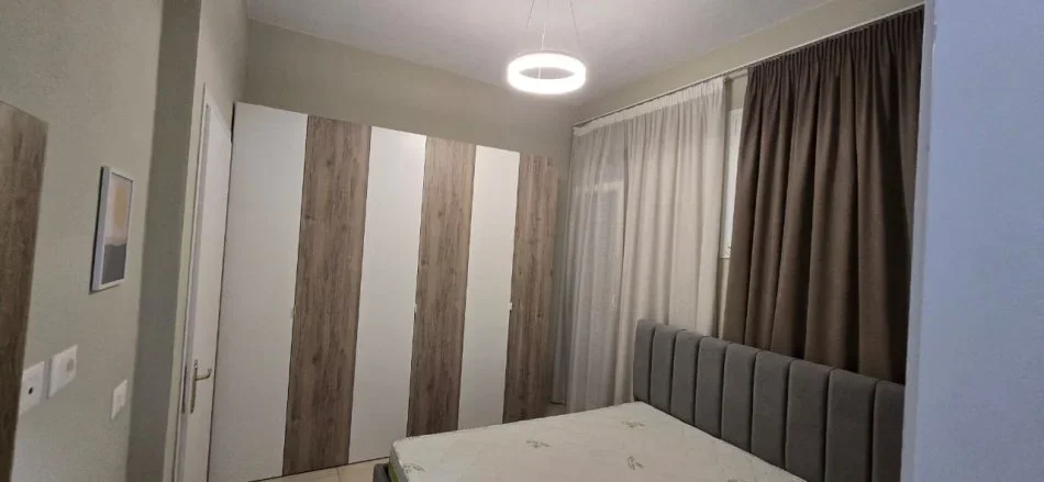 Tirane, jepet me qera apartament 2+1 Kati 2, 100 m² 900 € (Kopshti Zoologjik)