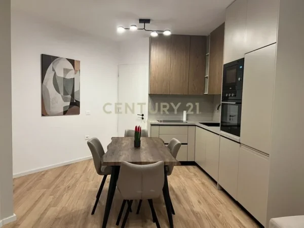 Tirane, jepet me qera apartament 1+1+Ballkon Kati 5, 70 m² 700 € (Neom129670)