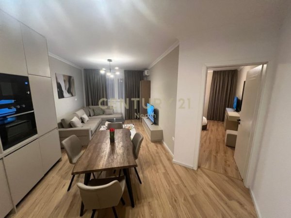 Tirane, jepet me qera apartament 1+1+Ballkon Kati 5, 70 m² 700 € (Neom129670)