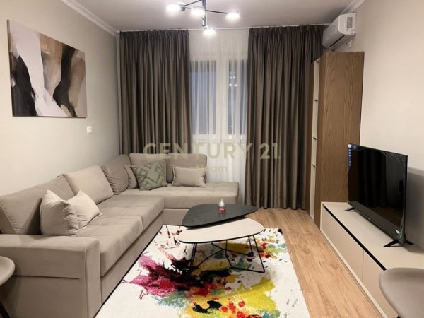 Tirane, jepet me qera apartament 1+1+Ballkon Kati 5, 70 m² 700 € (Neom129670)