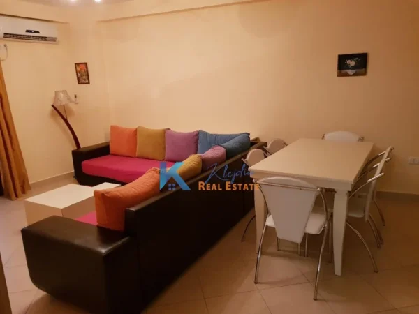 Tirane, jap me qera apartament 2+1+Ballkon Kati 4, 94 m² 700 € (Rruga e Barrikadave, afer gjimnazit Sami Frasheri)