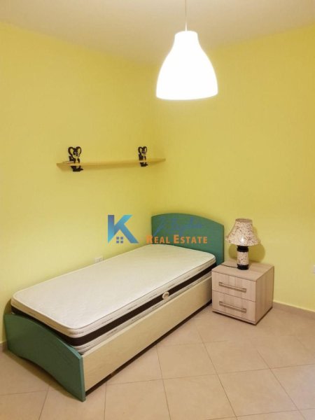 Tirane, jap me qera apartament 2+1+Ballkon Kati 4, 94 m² 700 € (Rruga e Barrikadave, afer gjimnazit Sami Frasheri)