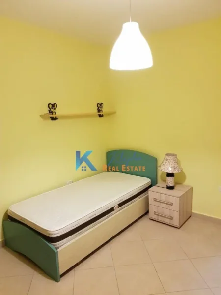 Tirane, jap me qera apartament 2+1+Ballkon Kati 4, 94 m² 700 € (Rruga e Barrikadave, afer gjimnazit Sami Frasheri)