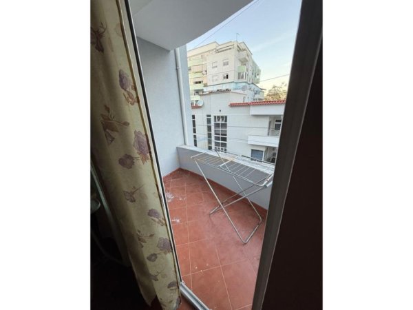 Tirane, jepet me qera 2+1+Ballkon Kati 2, 85 m² 530 € 