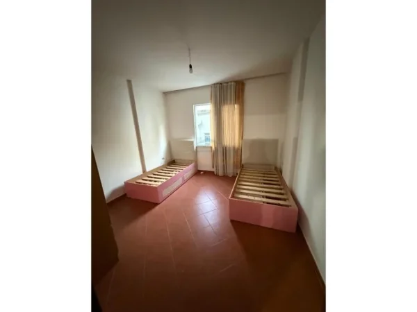 Tirane, jepet me qera 2+1+Ballkon Kati 2, 85 m² 530 € 