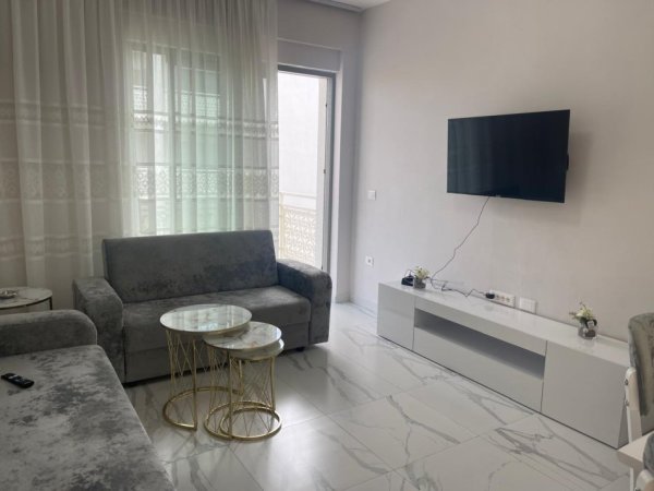 Tirane, jepet me qera apartament 2+1+Ballkon Kati 6, 80 m² 800 € (Fusha Aviacionit)