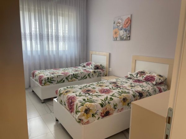 Tirane, jepet me qera apartament 2+1+Ballkon Kati 6, 80 m² 800 € (Fusha Aviacionit)