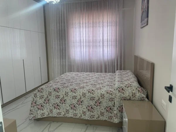 Tirane, jepet me qera apartament 2+1+Ballkon Kati 6, 80 m² 800 € (Fusha Aviacionit)