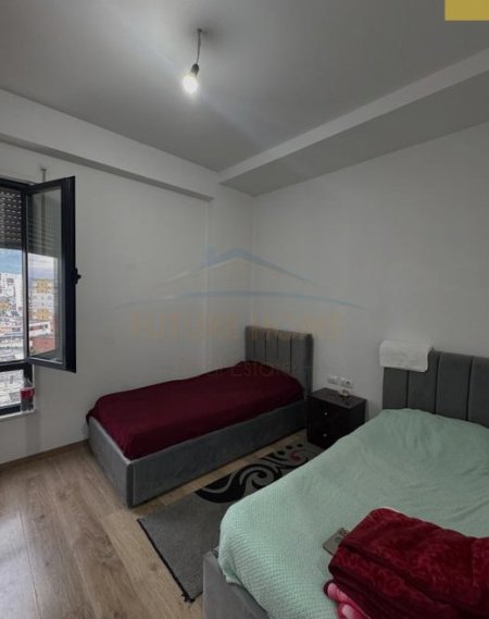 Tirane, shitet apartament 2+1+Ballkon Kati 8, 81 m² 215.000 € (Porcelan, Tirane)