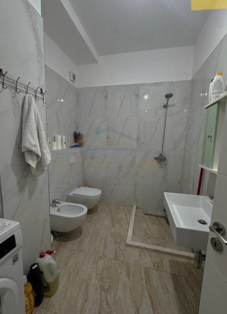 Tirane, shitet apartament 2+1+Ballkon Kati 8, 81 m² 215.000 € (Porcelan, Tirane)