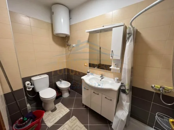 Tirane, jepet me qera apartament 1+1 Kati 3, 70 m² 550 €