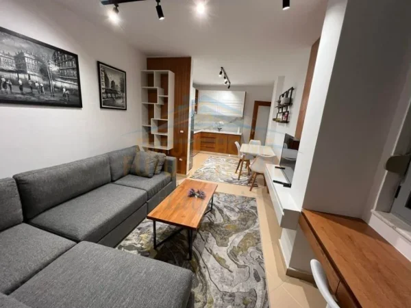 Tirane, jepet me qera apartament 1+1 Kati 3, 70 m² 550 €
