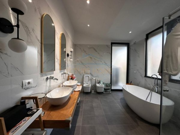 Shqiperi, jepet me qera 2+1+Ballkon Kati 3, 215 m² 1.800 € 