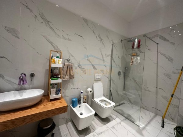 Shqiperi, jepet me qera 2+1+Ballkon Kati 3, 215 m² 1.800 € 