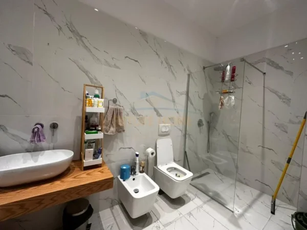 Shqiperi, jepet me qera 2+1+Ballkon Kati 3, 215 m² 1.800 € 