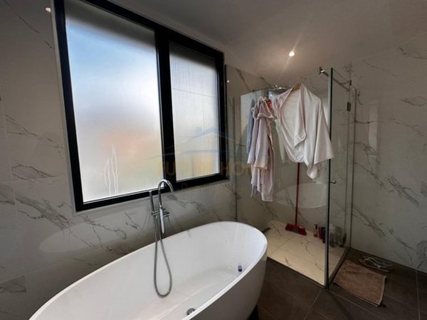 Shqiperi, jepet me qera 2+1+Ballkon Kati 3, 215 m² 1.800 € 