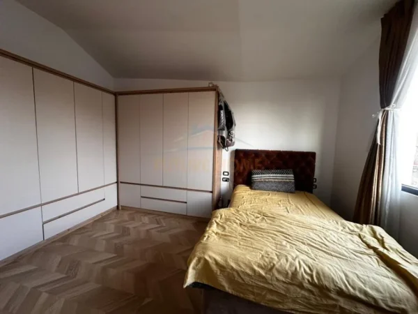 Shqiperi, jepet me qera 2+1+Ballkon Kati 3, 215 m² 1.800 € 
