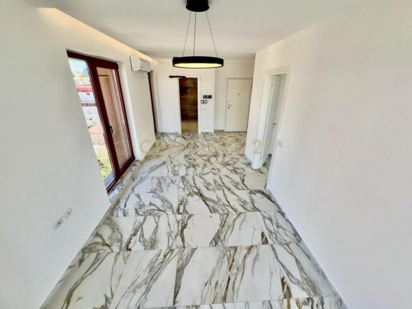 Tirane, jepet me qera ambjent biznesi Kati 7, 70 m² 1.000 € (Neom130058)