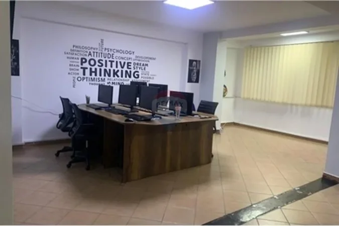 Tirane, jepet me qera zyre Kati 2, 120 m² 850 € (ISH PARKU)