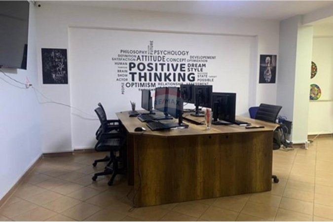Tirane, jepet me qera zyre Kati 2, 120 m² 850 € (ISH PARKU)