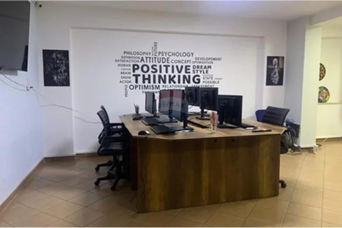 Tirane, jepet me qera zyre Kati 2, 120 m² 850 € (ISH PARKU)