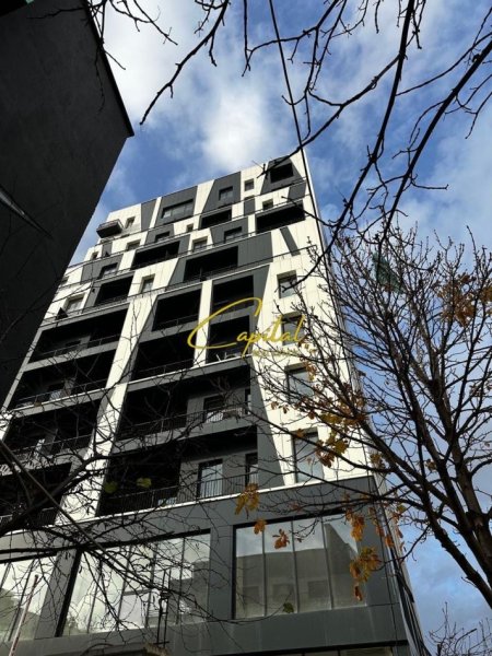 Tirane, jepet me qera zyre Kati 4, 106 m² 800 € (RRUGA E BARRIKADAVE)